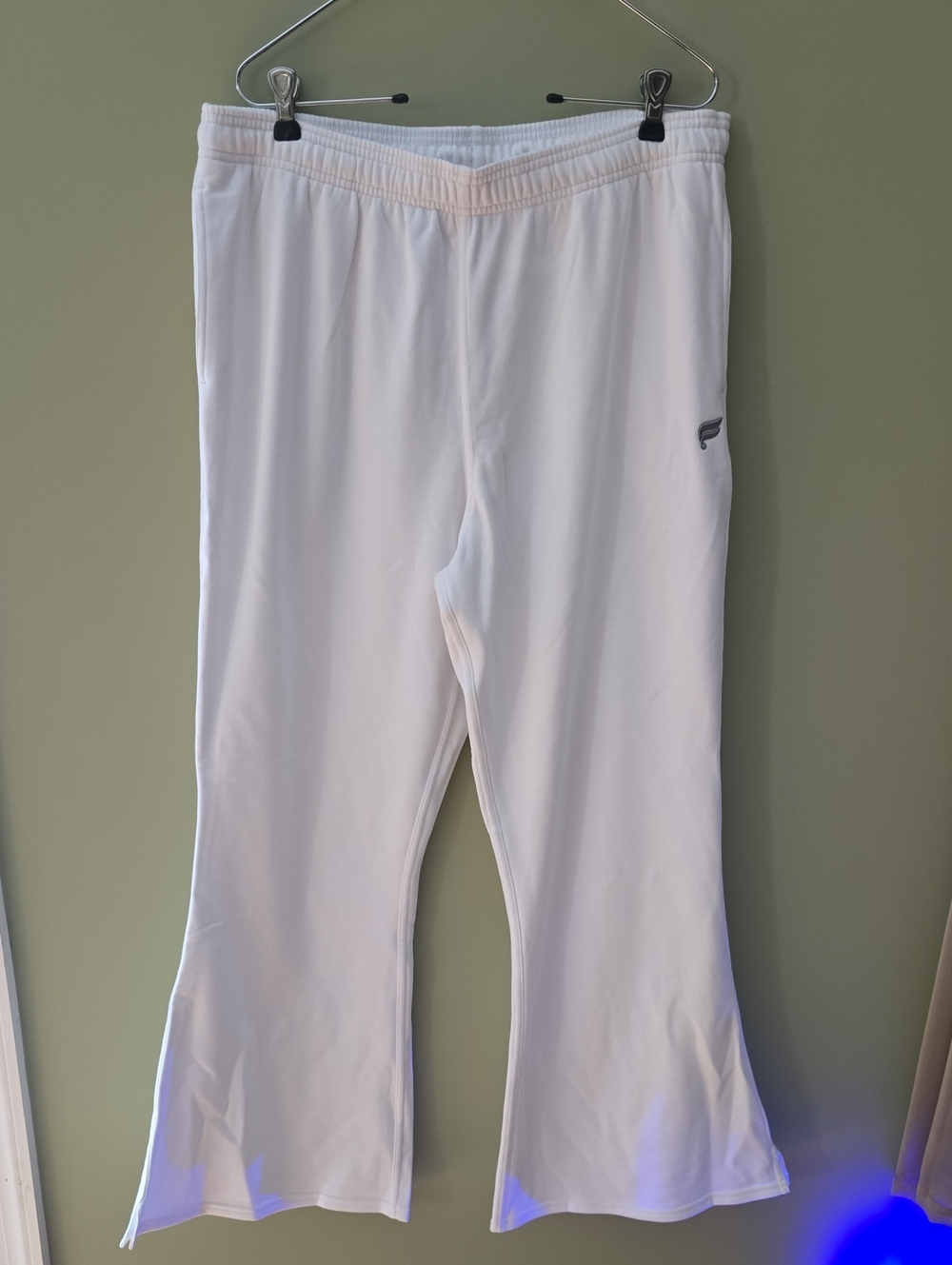 NWT Fabletics White Flared Women's pants. Size XL
